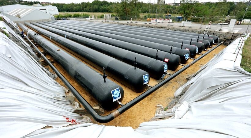 The pipes of the ﻿storage tank are located below the surface of the factory premises.