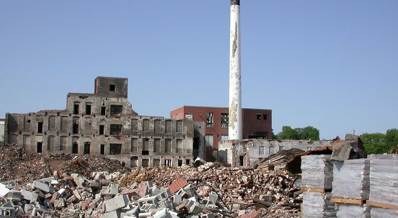 Ukrainian steel plant 'destroyed' by Russian troops