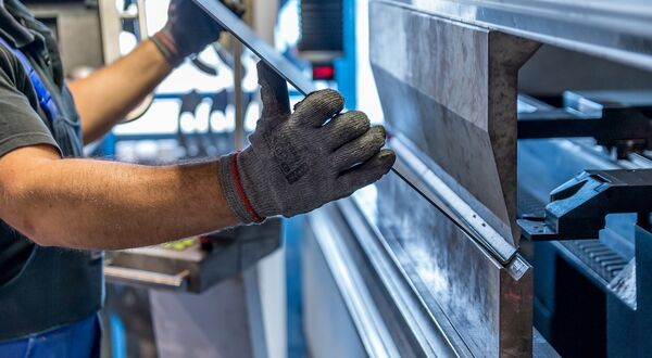India imposes export tax on steel
