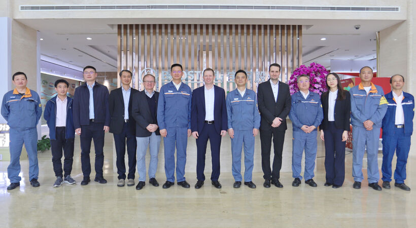 Representatives from Primetals Technologies and Baosteel Zhanjiang at the signing ceremony.