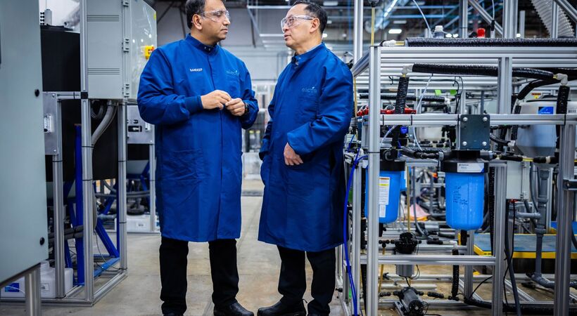Electra co-founders Sandeep Nijhawan and Quoc Pham.